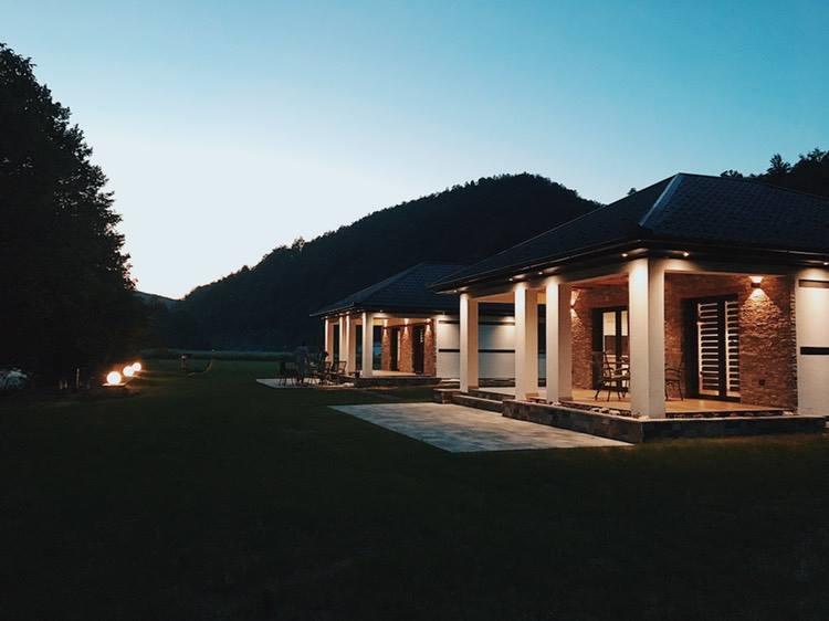 Holiday Home Green Coast بوسانسكا كروبا المظهر الخارجي الصورة